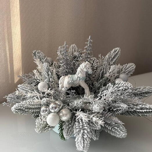 Новогодня композиция "Лошадка" серебро