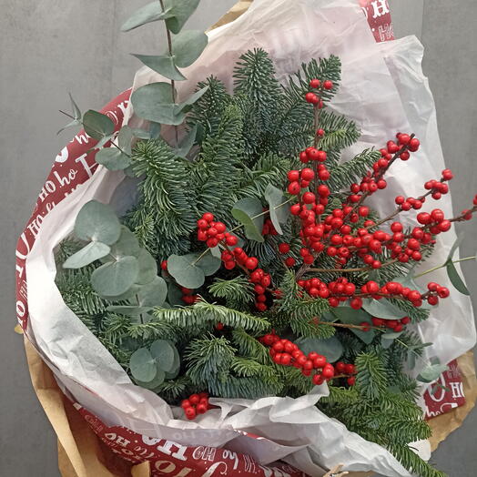 Новогодний букет с ягодами