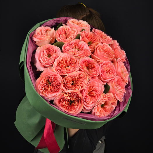 Монобукет " Madam rose" из пионовидных роз