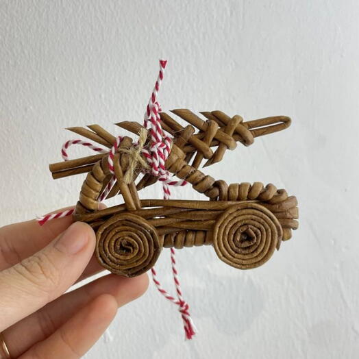 Игрушка в виде машинки из Лазы