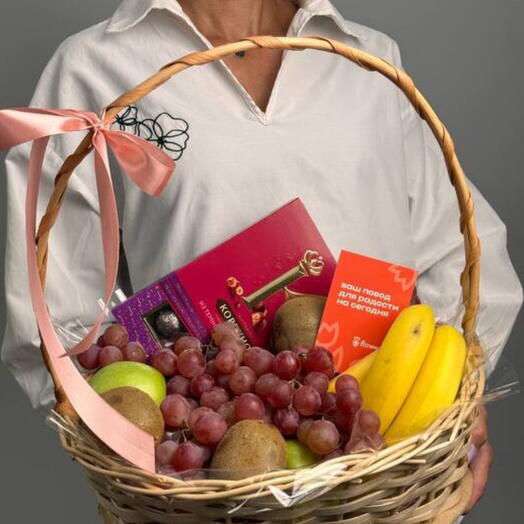 Корзина с фруктами