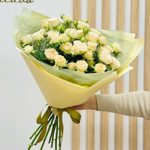Букет из 9 пионовидных кустовых роз "Карамелька"