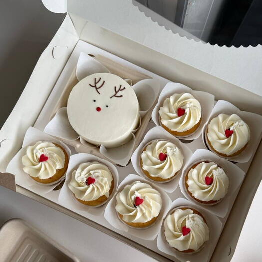 Набор бенто и 8 капкейков