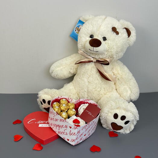 Набор подарочный мишка и коробка с конфетами Ферреро роше, ароматной свечей и мылом пион