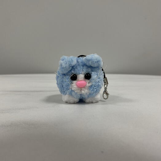 Вязаная игрушка Кот горошек брелок (голубой)