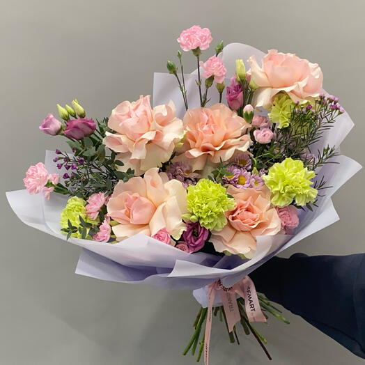 Сборный премиум букет с французской розой, диантусами, эустомой и ваксфлауэром