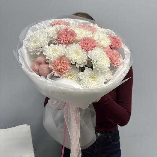 Авторский букет для любимой девушки на 14 февраля   «Пудровый 💗» : хризантема, диантус, хлопок. Размер M