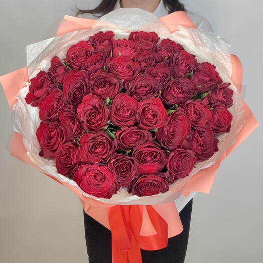 Красные мини-розы 35 штук (ШИРИНА БУКЕТА 25 САНТИМЕТРОВ , ВЫСОТА БУКЕТА 40 САНТИМЕТРОВ )