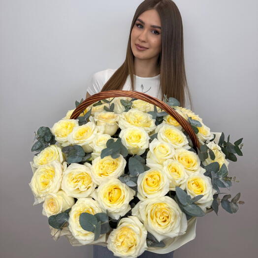 Корзина с розами и эвкалиптом L