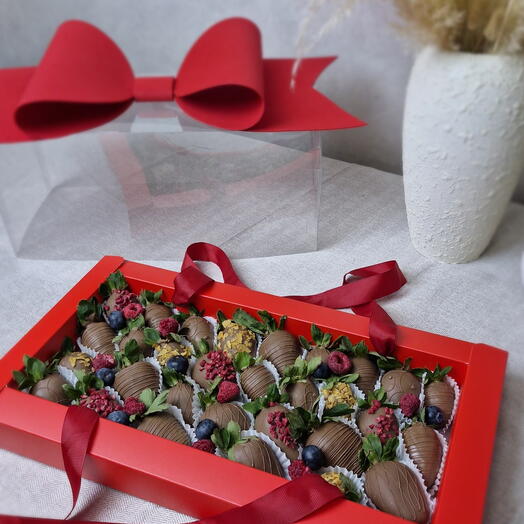 Клубника в шоколаде "Бант"