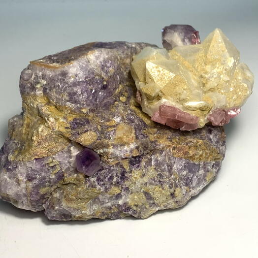Композиция из камней и кристаллов Coolcrystals 014: кварц, турмалин, аметист, гошенит, флюорит