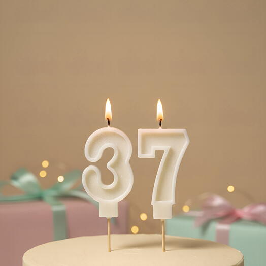Свеча-цифра «37» молочная, 7 см, соевый воск, ручная работа