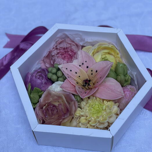 Коробка с зефирными цветами
