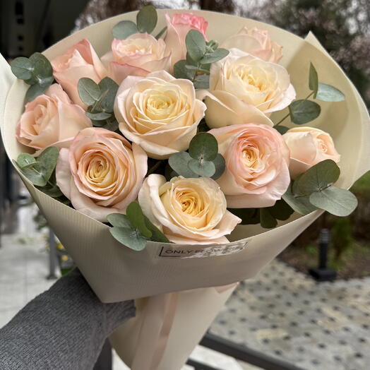 Кремовые розы