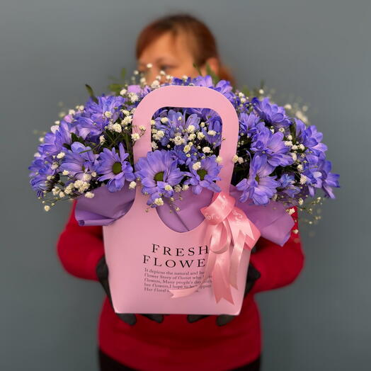 💐композиция из сиреневых ромашек