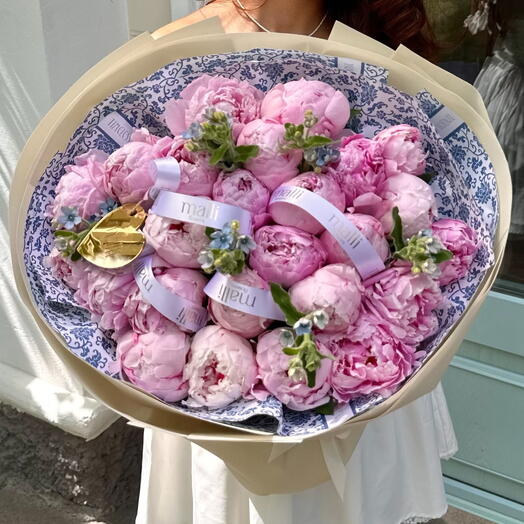 Букет из 51 пионов