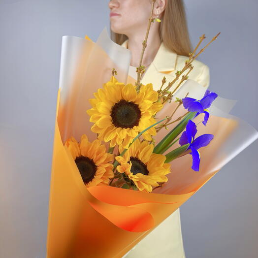 Яркий букет с Ирисом и Подсолнухом