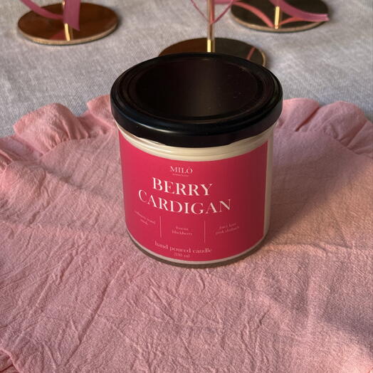Свеча с ароматом «Berry cardigan»