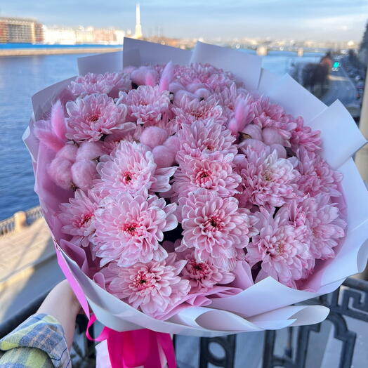 Авторский букет:розовая хризантема , хлопок , лагурус🌸