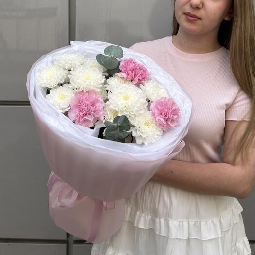 Букет из диантусов и хризантем