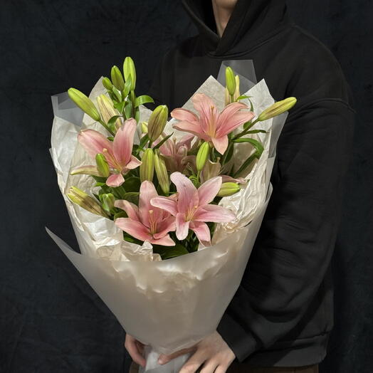 Букет из лилий азиатки