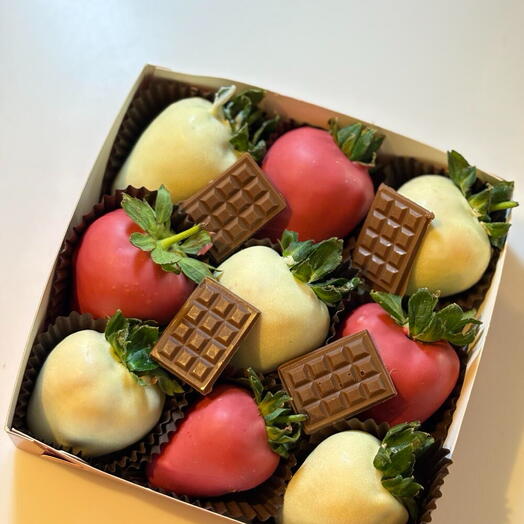 Chocolate Strawberry Birthday Gift Box