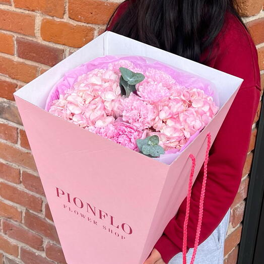 Букет в переноске с пионом 🌸