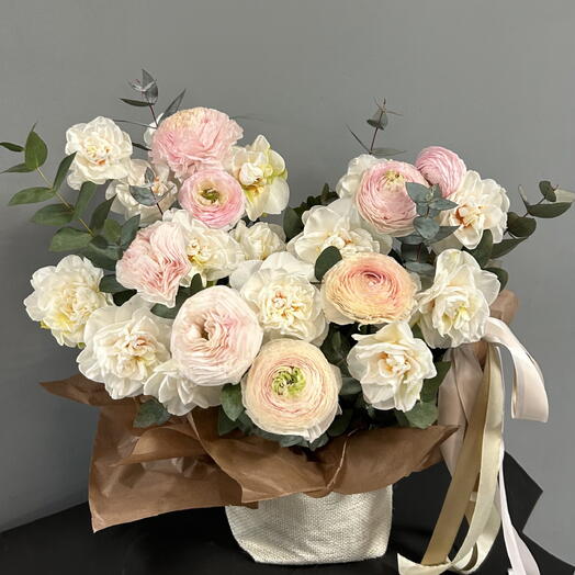 Корзина с весенними нарциссами 🌸