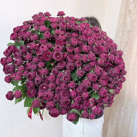 Бордовые кустовые розы