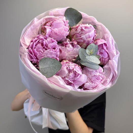 Моно букет с пионами и эвкалиптом 💞