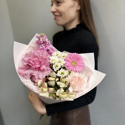 Букет комплимент с французской розой, герберой, сантини и альстромерией
