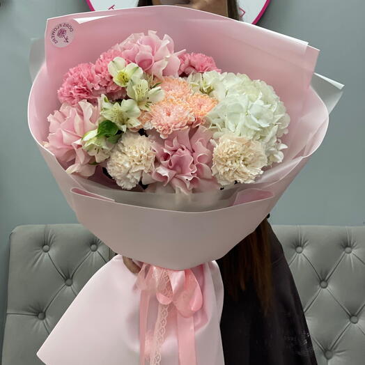 Букет с розами pink Mondial