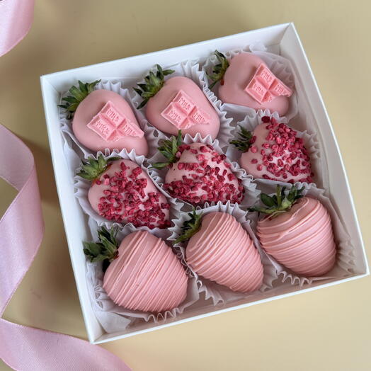 Клубника в розовом шоколаде 9 штук
