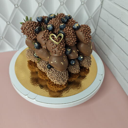 Торт из клубники в шоколаде