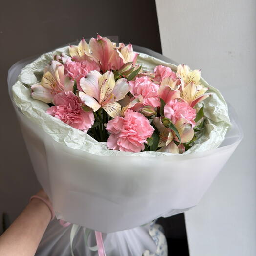 Букет из розовых диантусов и