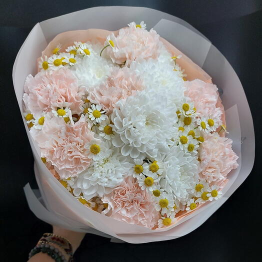 Букет с ромашкой