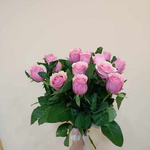 15 розовых роз