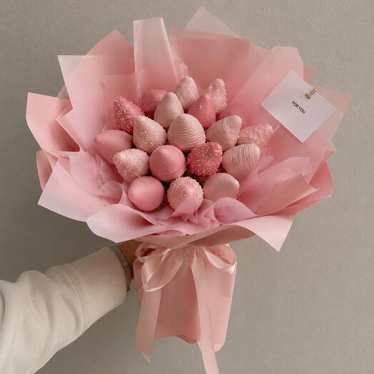 Букет клубники в шоколаде 19 ягод Soft pink