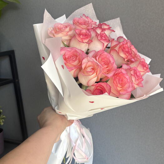 Букет из розовых роз