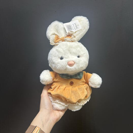 Кролик в жёлтом платье