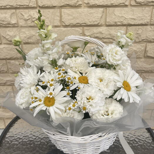Корзина с ромашками М