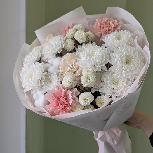 "Нежный подснежник" с хризантемой и диантусами🌸