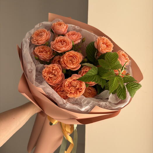 Персиковые кустовые розы 🩰