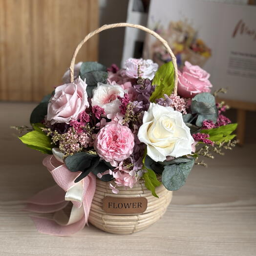 Букет из стабилизированных цветов в корзине «Flowers»