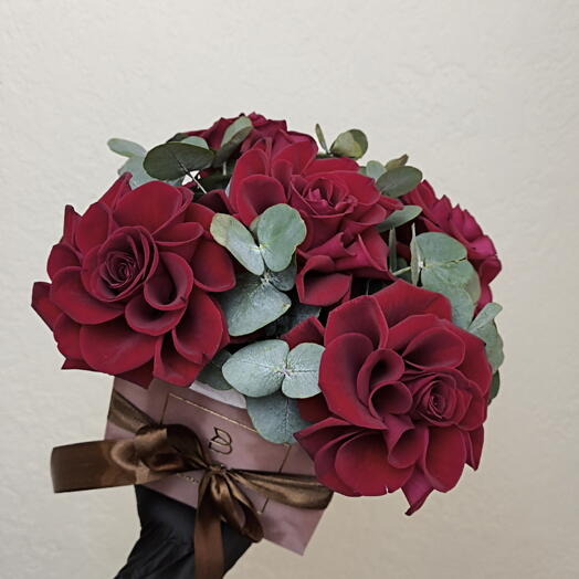 Композиция с красными французскими розами 🌹