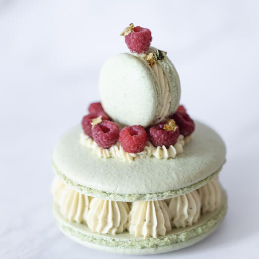Pistachio-raspberry cake