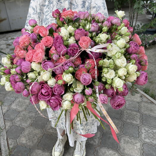 Букет из микс спрей роз/A bouquet of mixed spray roses