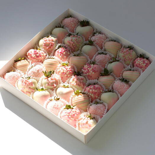 Chocolate-covered strawberries "Pink" 30-36 berries