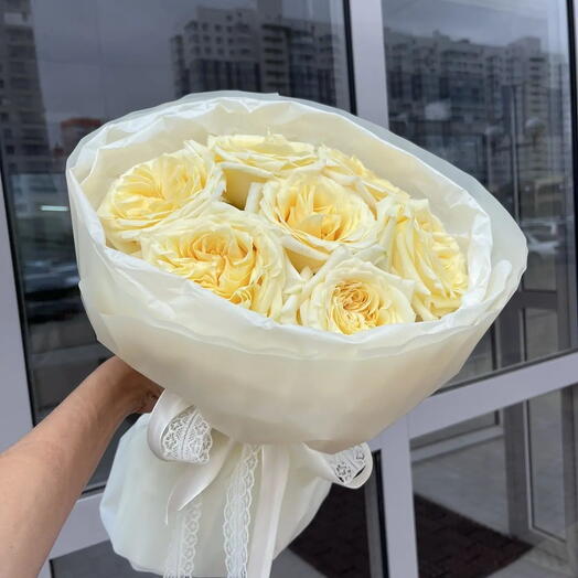 Моно букет из сливочных роз