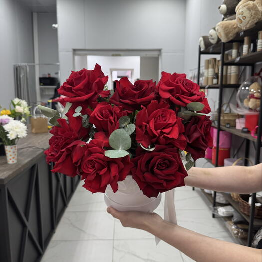 Нежная композиция "Алое признание 🌹"